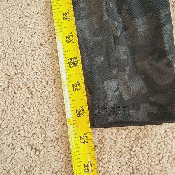 Spanx Faux Leather Camo Leggings M - Picture 3 of 7